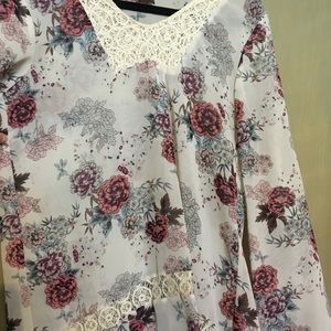 super cute flowy top.